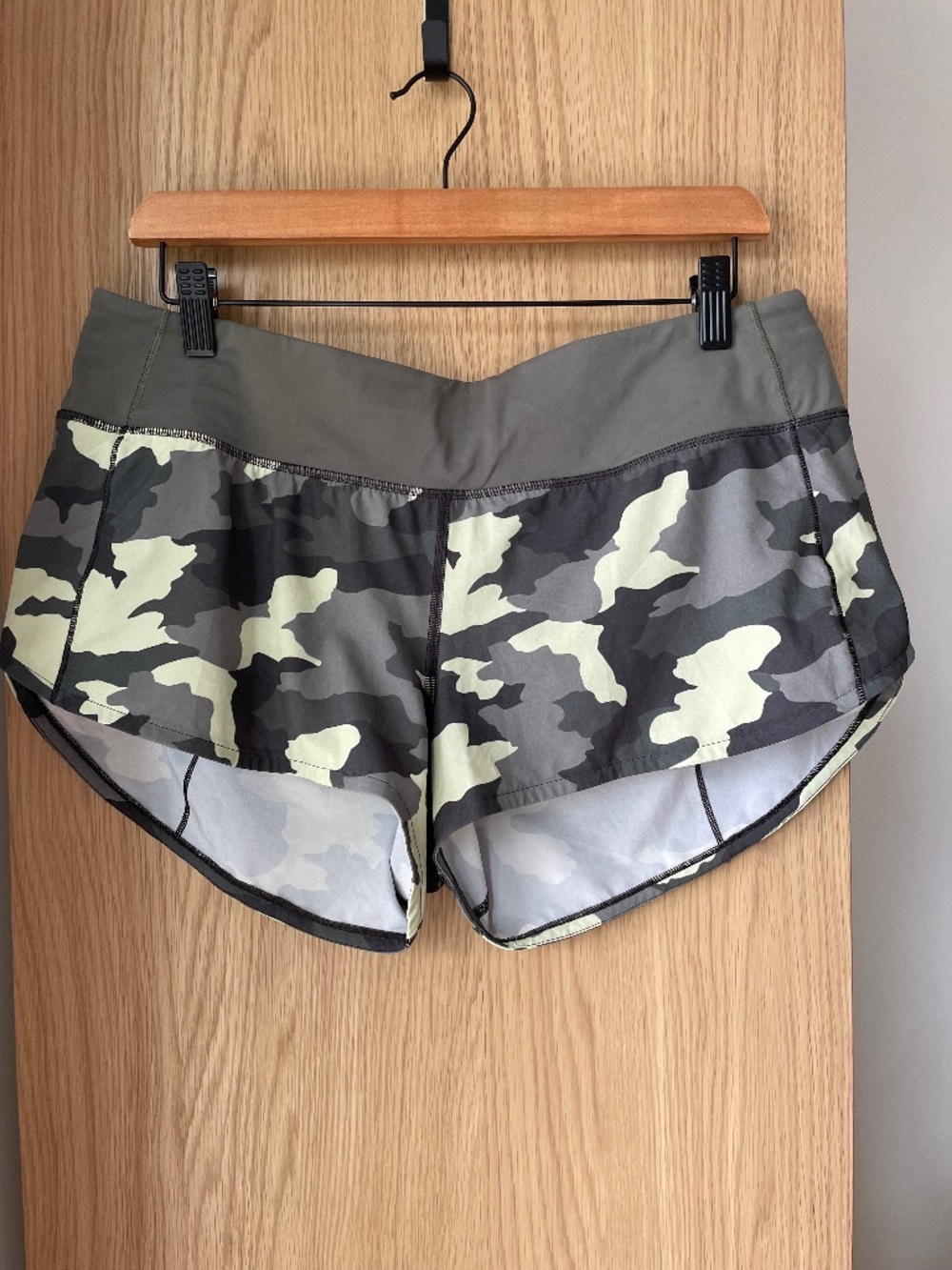 Lululemon Speed Up Shorts - Size 10
